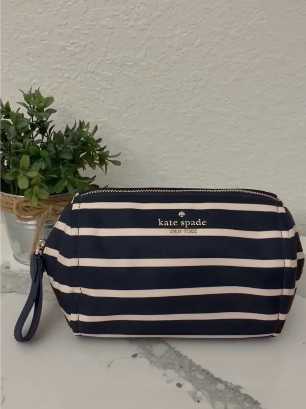 Kate Spade New York Chelsea Nylon Medium Cosmetic Case. - Picture 2 of 6